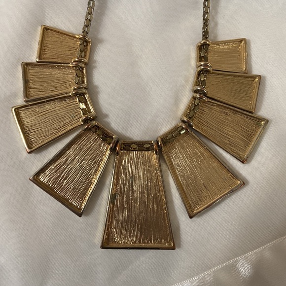 Costume Jewelry Necklace - Picture 4 of 5